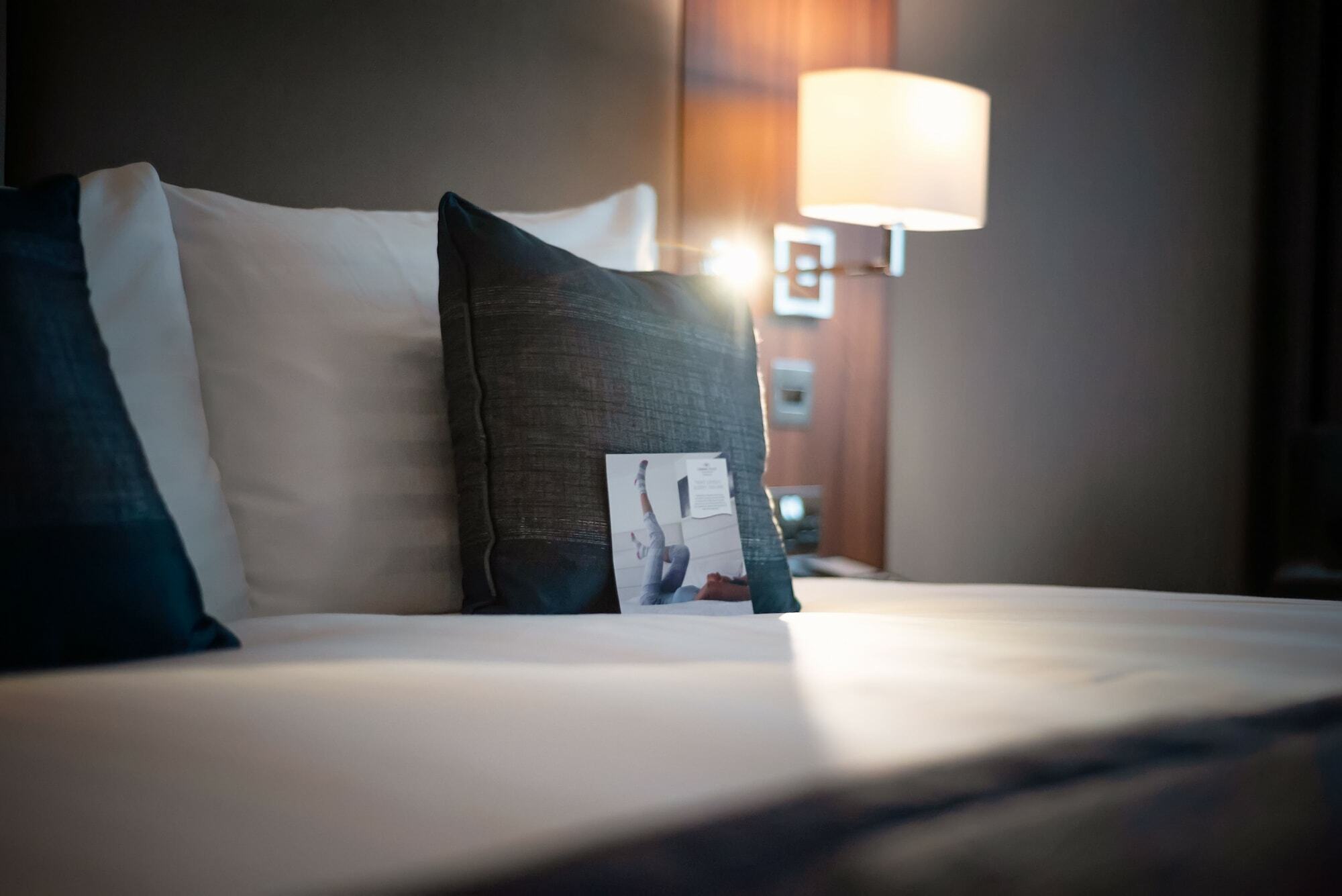 คราวน์พลาซา ลอนดอน ฮีทโธรว์ เทอร์มินัล 4 Hotel ฮิลลิงดัน ภายนอก รูปภาพ